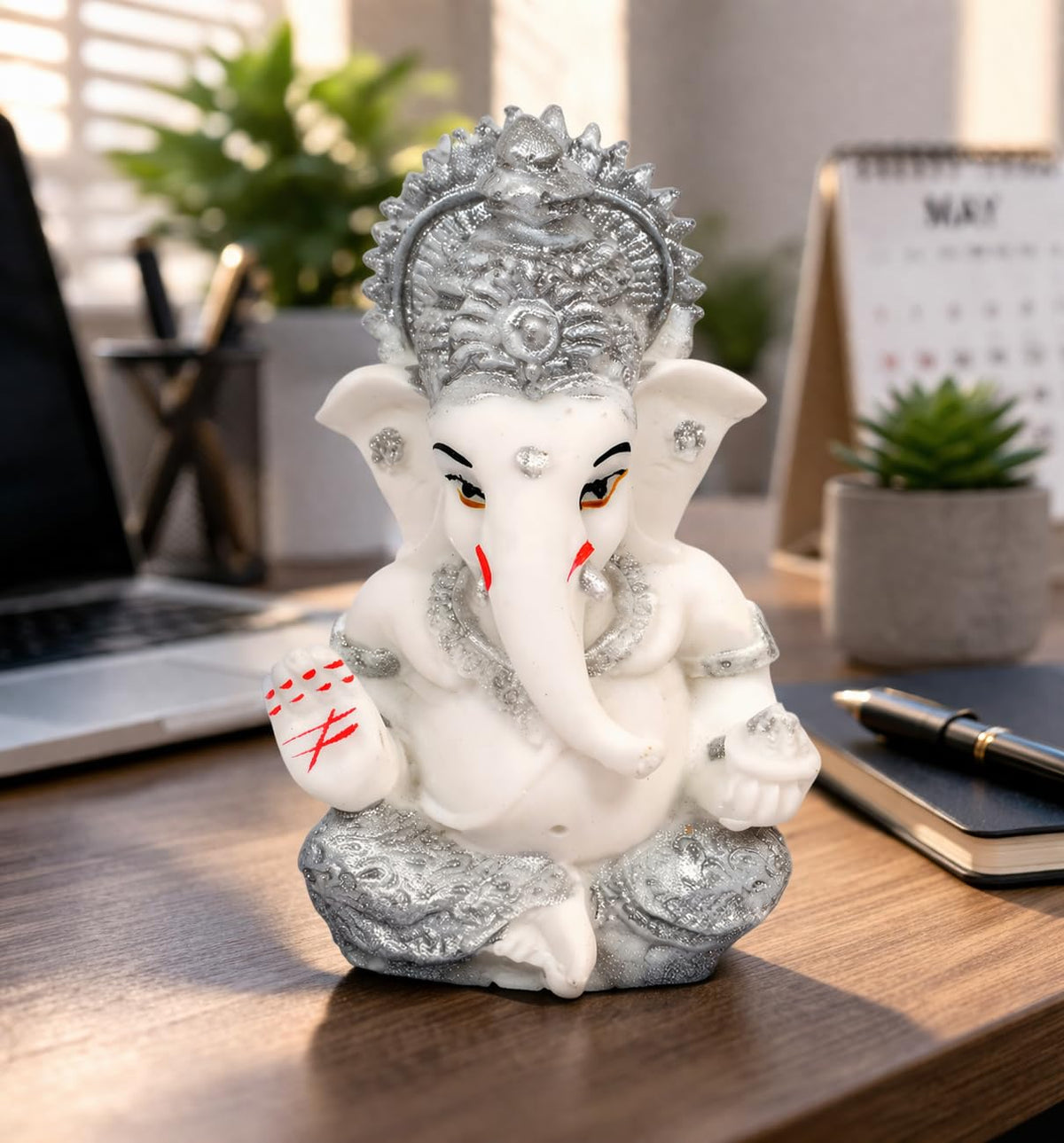 Shimmering White & Silver Ganesha Idol with Decorative Foam Flower – 3.5 Inch Polyresin Ganpati for Car Dashboard, Home & Office – Auspicious Gift for Griha Pravesh & New Car (White & Silver)