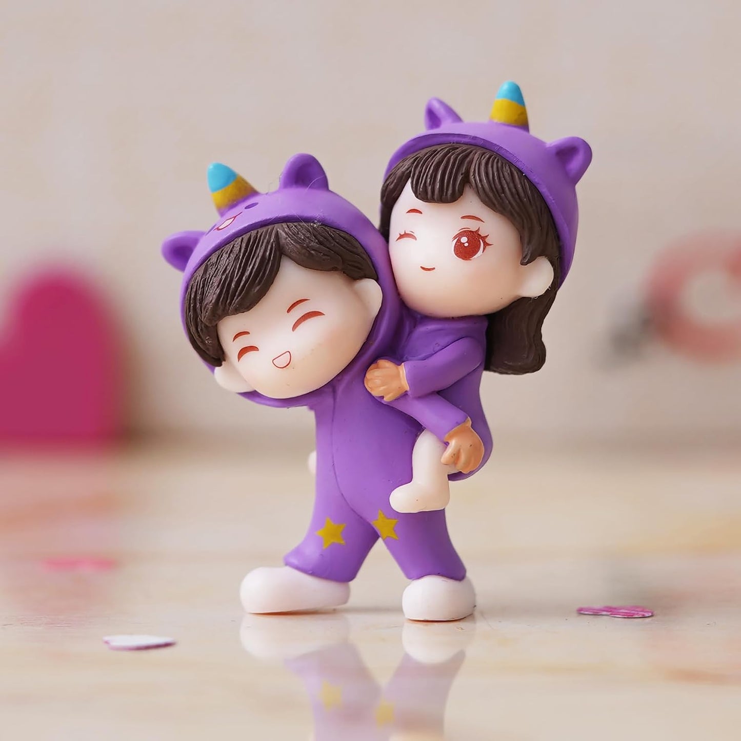 eCraftIndia Valentine Gift for Girlfriend Boyfriend Purple Resin Miniature Cute Couple Statue Girl on Boy's Shoulder Showpiece Valentine Gift for Husband Wife Her Him | Valentines Day Decoration Item