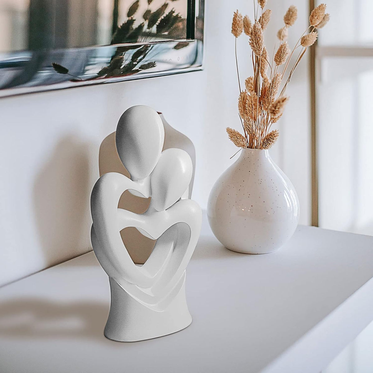 Hugging Couple Sculptures Ceramic Heart Shape Romantic Couple Statue Family Figurine Decorative Showpiece For Valentine Gift Living Room House Warming Anniversary Office & Home Decor (White)