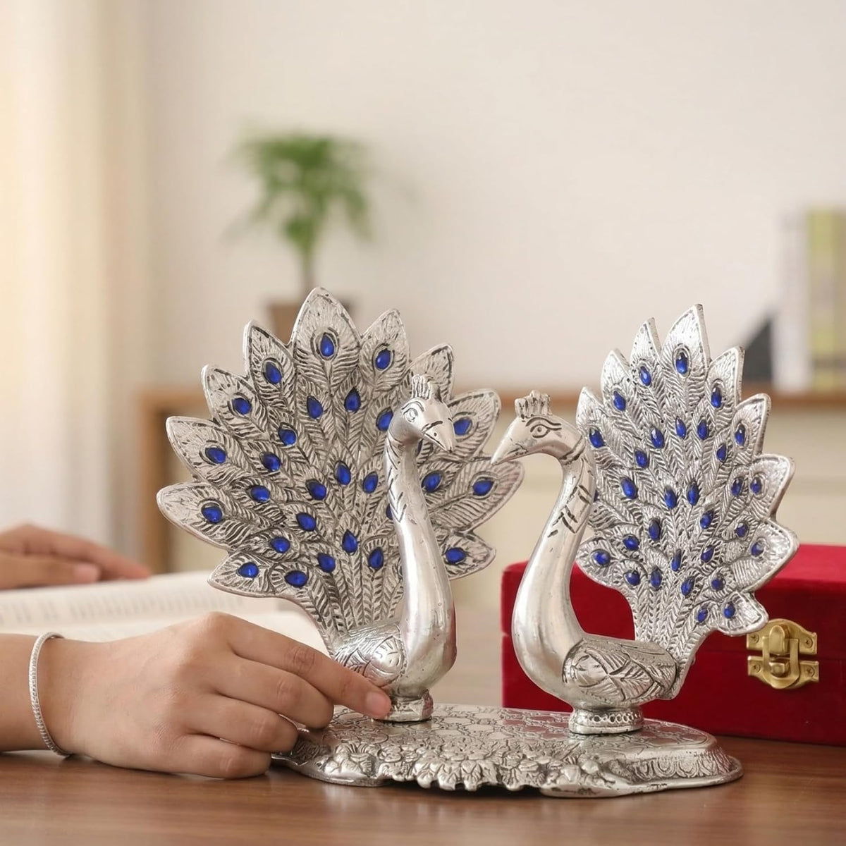 Double Peacock Metal Statue, Lovers Peacock Couple, Animal Showpiece Figurines, Feng Shui as Table Top Figurine for Living Room, Office, Bedroom, Decorative (Silver)