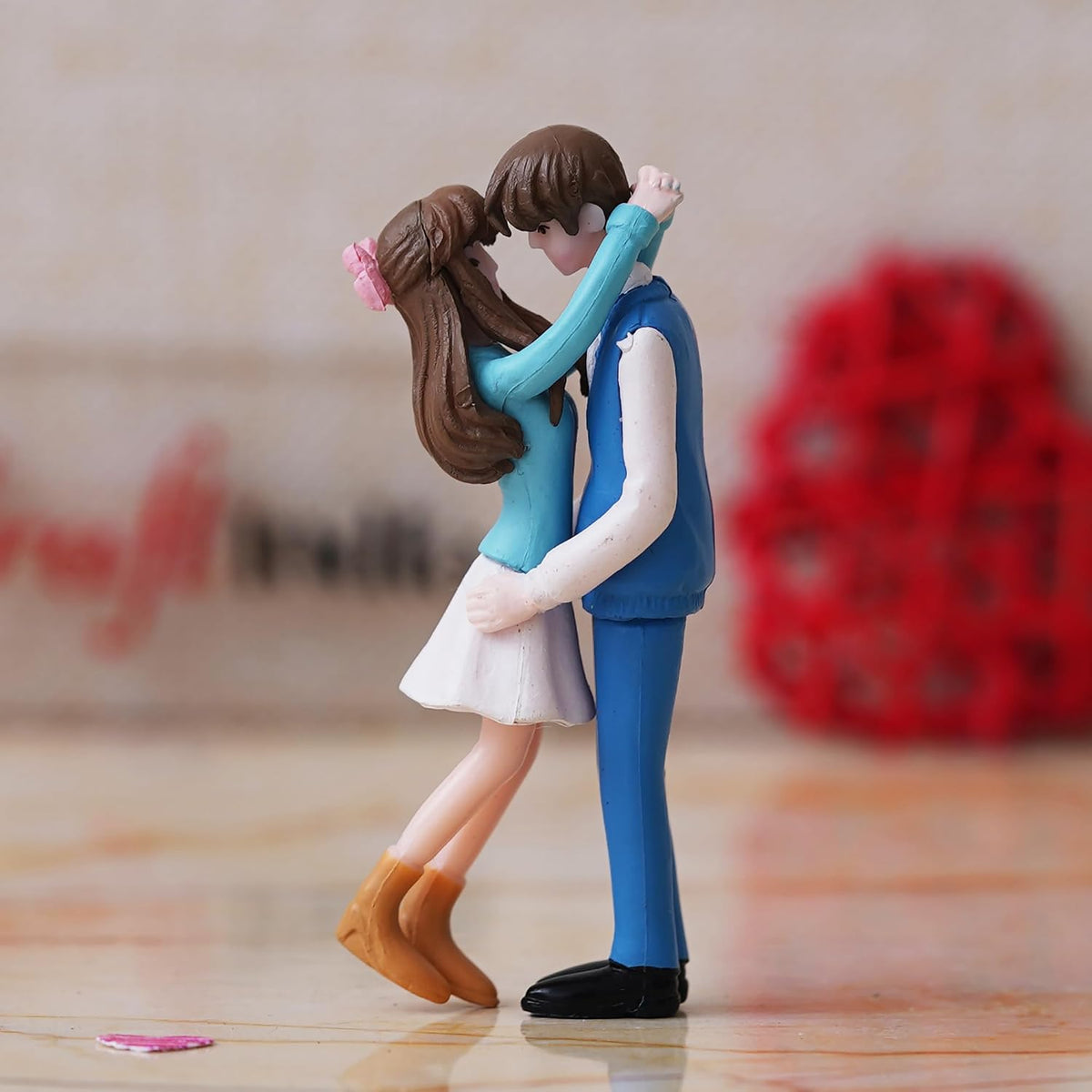 eCraftIndia Valentine Gift for Girlfriend Boyfriend Resin Romantic Hugging Couple Statue Decorative Showpiece | Zuzy Almond Chocolates Gift Box | Valentines Day Decoration Items