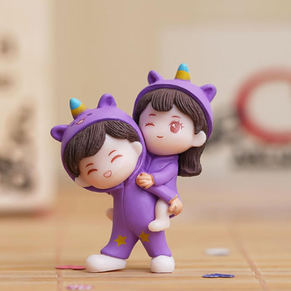 eCraftIndia Resin Couple Statue Girl on Boy’s Shoulder Showpiece Valentine’s Day Gift with Zuzy Chocolate Box