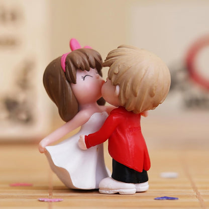 Valentine Gift for Girlfriend Boyfriend Kissing Couple Statue Decorative Showpiece for Home Decor Valentines Gift for Husband Wife Her Him | Valentine Day Decoration Items