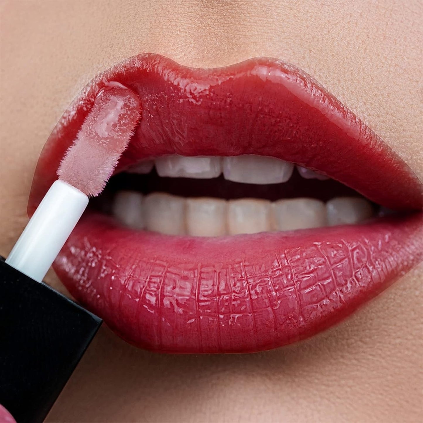 RENEE See Me Shine Lip Gloss - It's Bloody Red l Long Lasting, Moisturizing Impact l Nourished Finish l Ultra Glossy Feel l Non-Sticky, Hydrating Formula l Infused with Jojoba Oil & Vitamin E l 2.5 ml