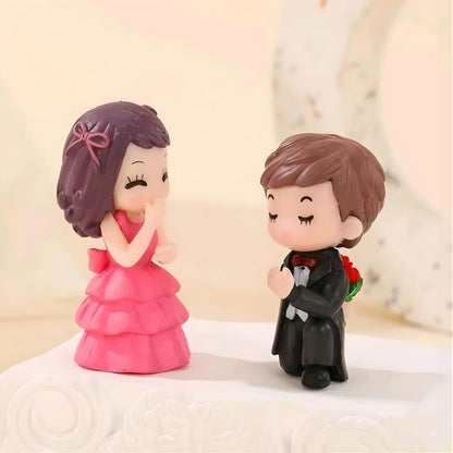 Romantic Lovely Couple Gift for Girlfriend Boyfriend Husband Wife Couple Miniatures Figurine for Valentines Day Gift for Your Love Valentine Day Gift Items Showpiece