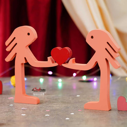 eCraftIndia Wooden Handcrafted Romantic Couple Showpiece Holding Heart | Valentine Gift for Girlfriend Boyfriend Husband Wife Special Love Her Him | Valentine Day Decoration Items