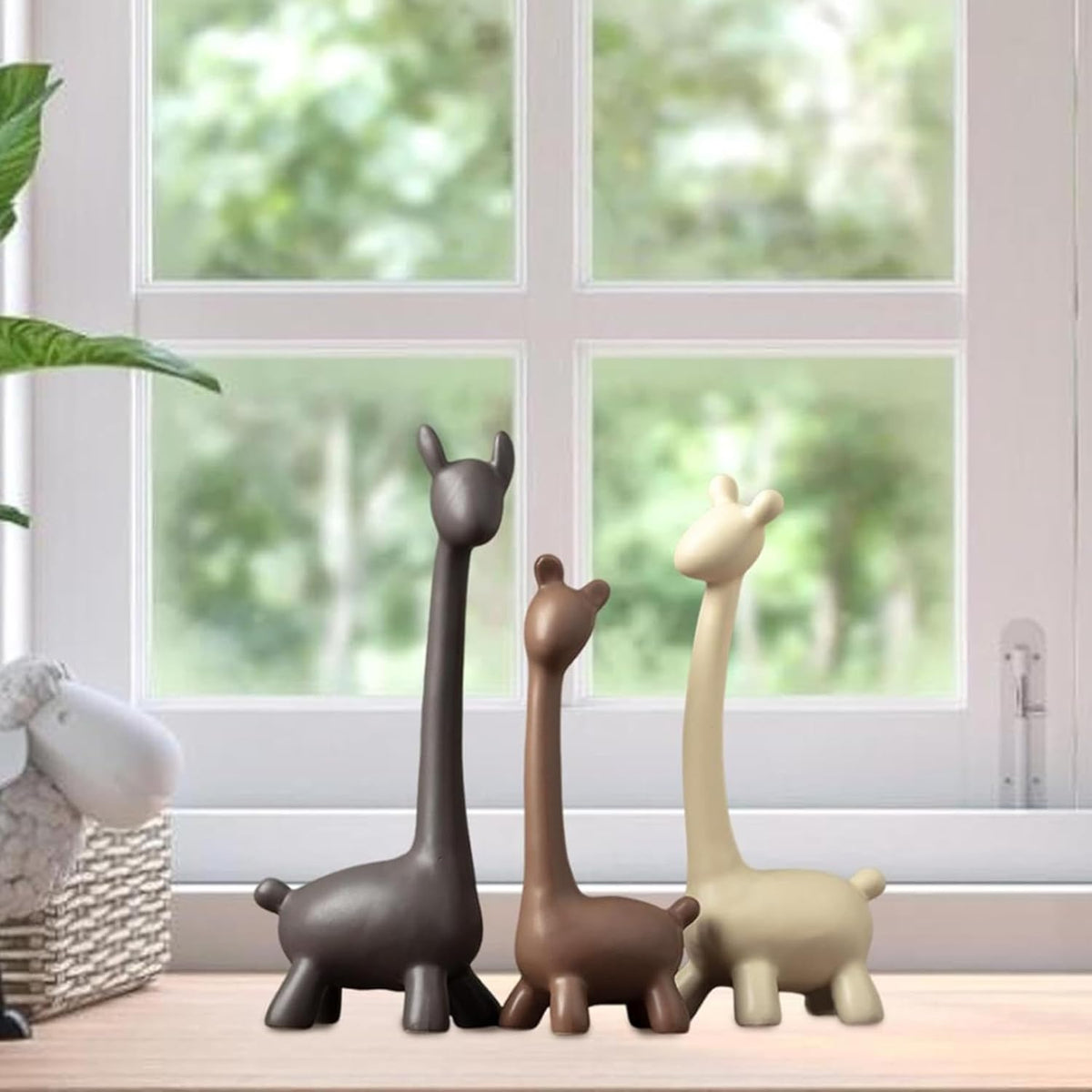 THE SACRED GIFTS Giraffe Sculpture Family of Three Statues Resin Sculptures | Home Decoration | Figurine Accessories | Art Gifts | Crafts | Desk Ornaments | Pack of 3 | (Multicolour)