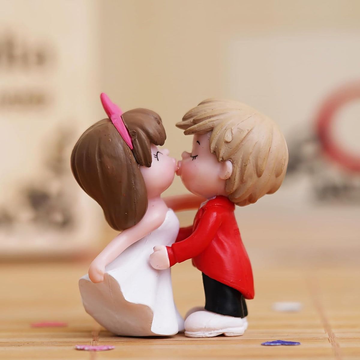 Valentine Gift for Girlfriend Boyfriend Kissing Couple Statue Decorative Showpiece for Home Decor Valentines Gift for Husband Wife Her Him | Valentine Day Decoration Items