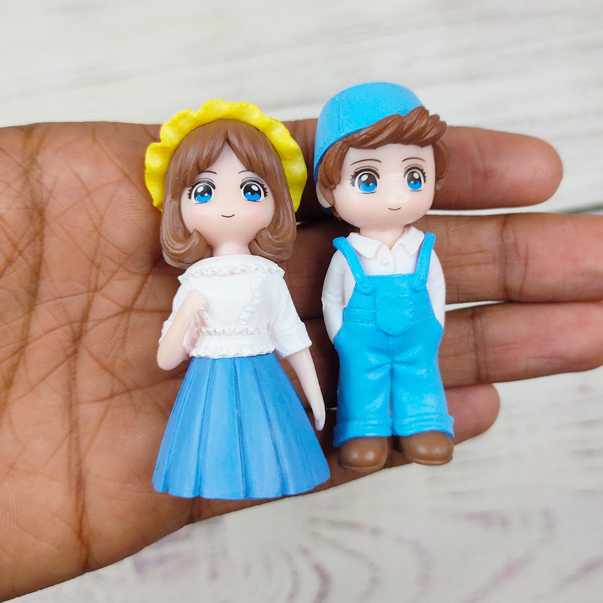 Romantic Lovely Couple Gift for Girlfriend Boyfriend Husband Wife Miniature Statue Figurine for Valentines Day Gift for Your Love Valentine Day Gift Items Resin Love Miniature