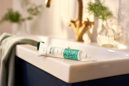 The Body Shop Tea Tree Skin Clearing Hydrator, 40ML- For Oily, Blemished Skin| Mattifying| Vegan