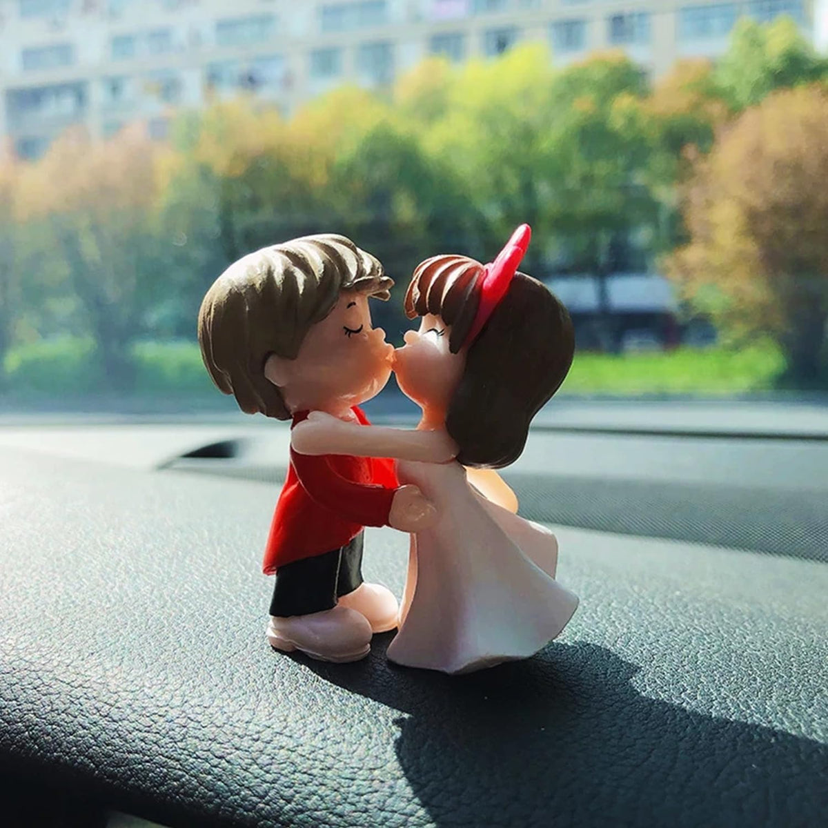 ascension Cute Kissing Couple Miniature Figurine Showpiece Gift for Husband Wife Romantic Valentine Day Gift for Girlfriend, Boyfriend Small Baby Couple Showpiece Valentines Gifts
