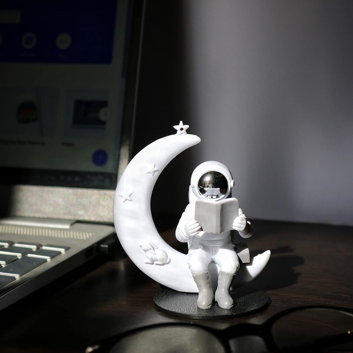 Street27® Cute Outer Space Astronaut Figurine Action Figure Toys Statue for Showpiece Home Living Room Decor Office Desktop Decoration Car Dashboard, Kids Birthday Party Gift, Resin