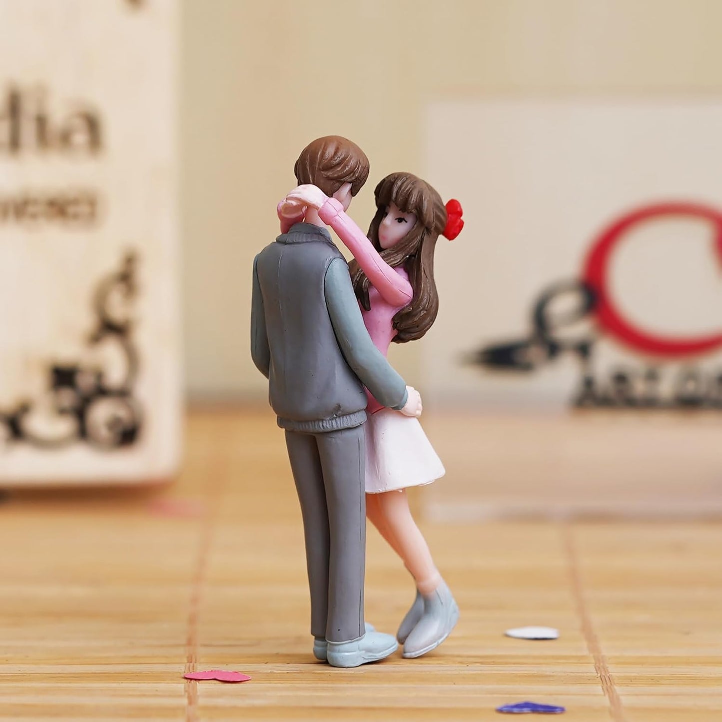 eCraftIndia Valentine Gift for Girlfriend Boyfriend Romantic Hugging Couple Statue Decorative Showpiece (Resin) Valentines Gift for Husband Wife Her Him Valentine Day Decoration Items