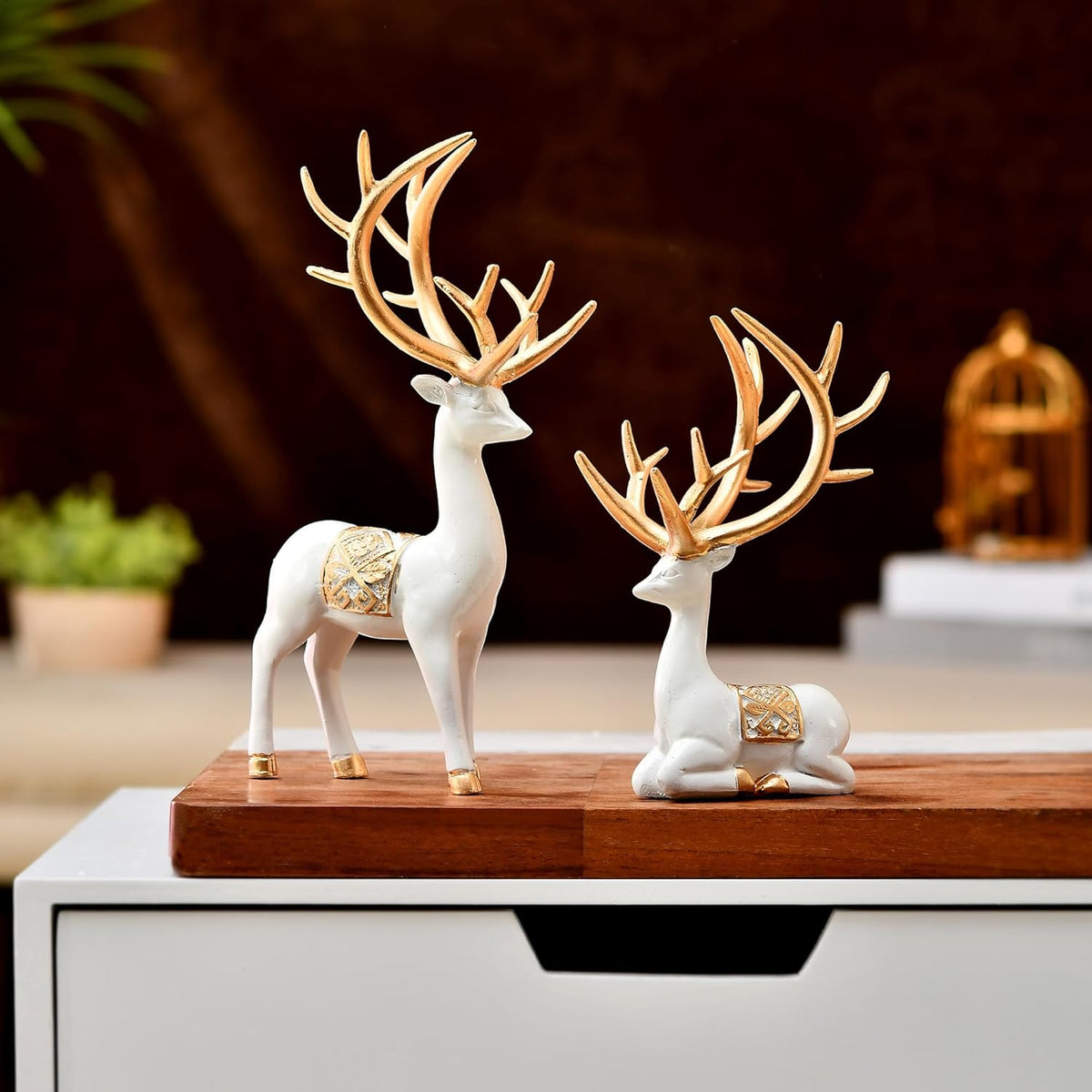Amazon Basics Charming Polyresin Reindeer Décor | A Timeless Token of Grace & Good Luck | Elevate Your Festive & Everyday Spaces – Pack of 2, White & Golden