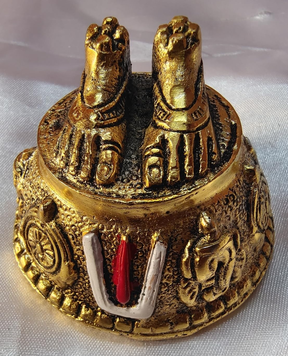 Gold Art India Lord Balaji Charan Paduka 24 kt Gold Matte Finish Vishnu Charan Paduka for Pooja Room/Balaji for car Venkateswara Swamy Feet with Shanku Chakra Namam Best Gifting (Gold Plated 2 Inch)