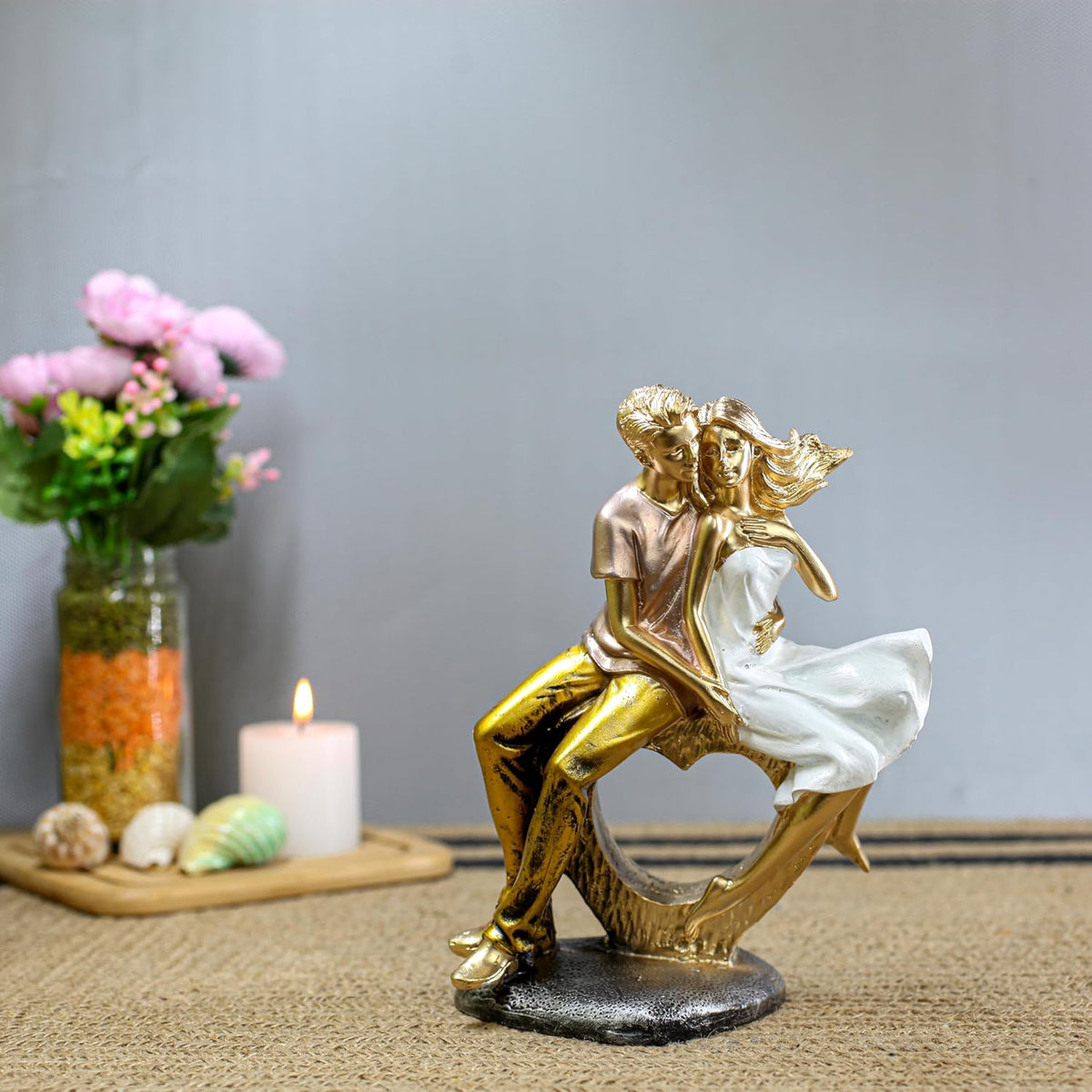 Handmade Romantic Couple Statue for Home Decoration | Polyresin Showpiece Gift Item