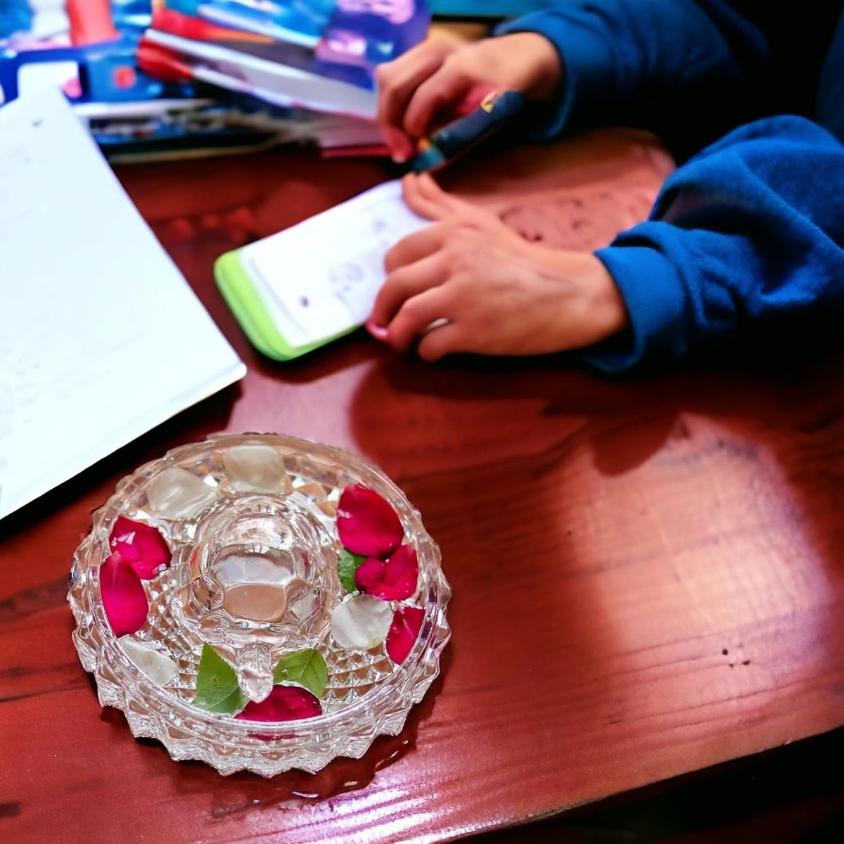 SAUDEEP INDIA Vastu Feng Shui Crystal Turtle Tortoise with Plate for Nuclear Family(3 Family Member)