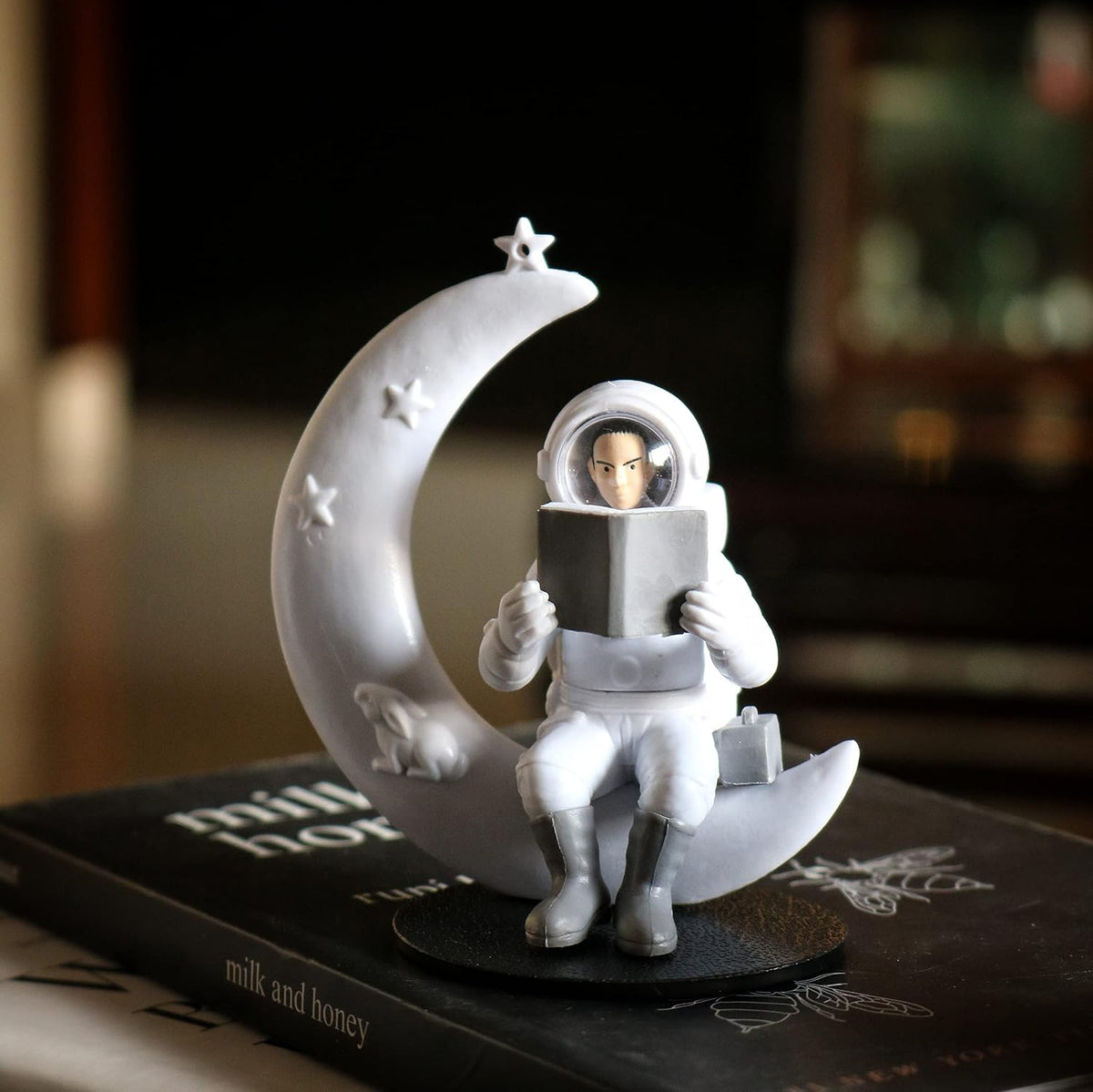 Astronaut Figurine Showpiece for Home Décor, Office Desk, Car Dashboard & Table Decoration | Space Astronaut Statue Collectible Gift for Home, Room & Workspace (Moonstar Human)