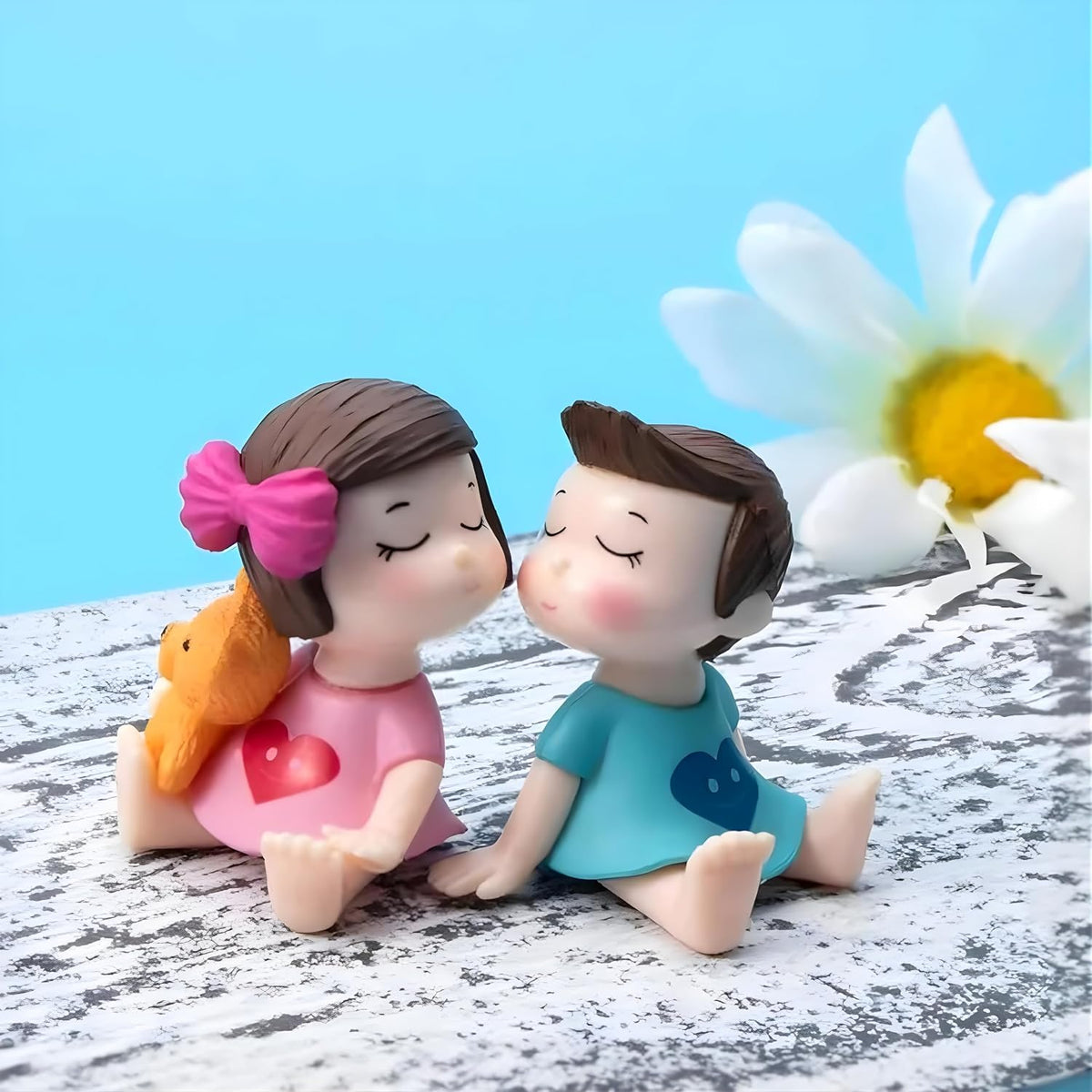 ascension 1 Pair of Miniature Romantic Kissing Couple Gift for Valentine Day Baby Doll Set Gift for Girlfriend Boyfriend Showpiece Statue Valentine Decoration Items Valentines Gifts for Your Love