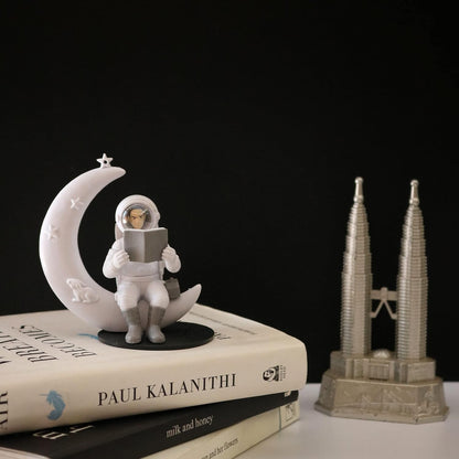 Astronaut Figurine Showpiece for Home Décor, Office Desk, Car Dashboard & Table Decoration | Space Astronaut Statue Collectible Gift for Home, Room & Workspace (Moonstar Human)