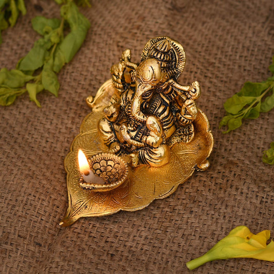 Ganpati Return Gift Ganesh Idol on Leaf Gift - Ganesha with Diya - Metal Diya for Diwali Decoration Items Home Decorative Gift Puja Gifts Corporate, Ganpati Diwali Gift Item