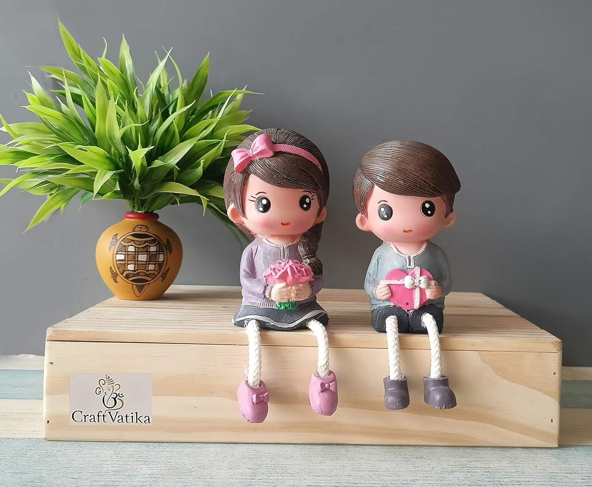 Romantic Love Couple Miniature Statue Showpiece for Gift Husband Wife Girlfriend Boyfriend Girls Boys Home Decor Items