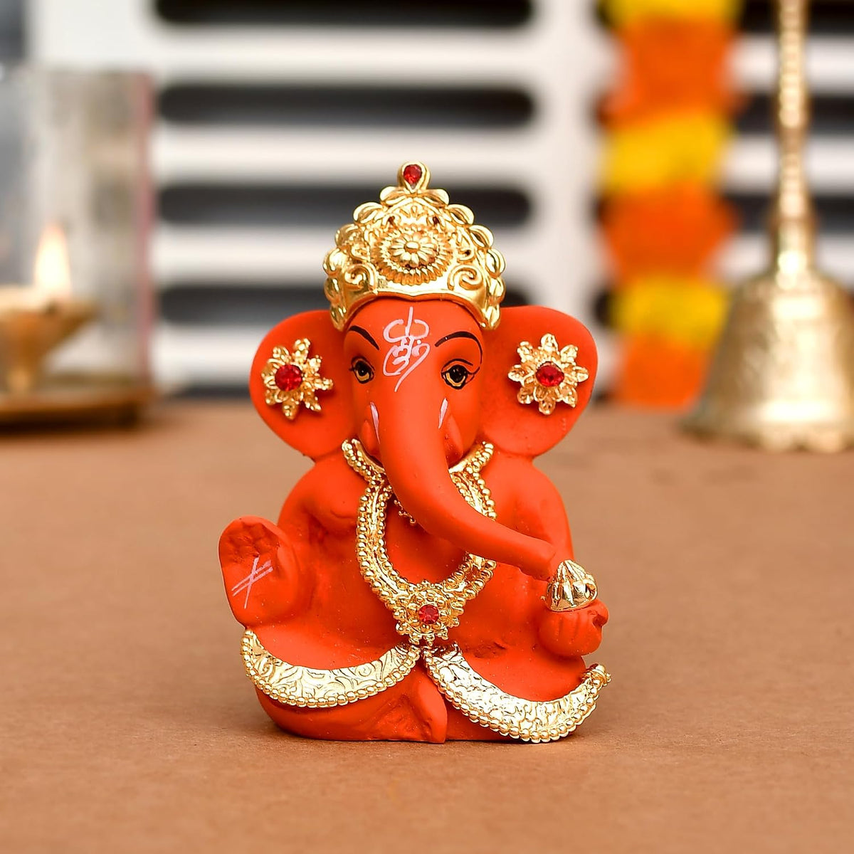 Ganesh Idol Murti Statue for Car Dashboard Gift Ceramic Terracotta Gold Plated Gift for Ganpati Festival Ganesha Idol for Gifts, Showpiece for Home Pooja Room Diwali Decoration.