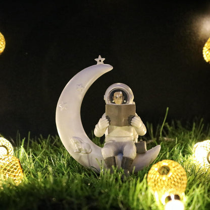 Street27® Cute Outer Space Astronaut Figurine Action Figure Toys Statue for Showpiece Home Living Room Decor Office Desktop Decoration Car Dashboard, Kids Birthday Party Gift, Resin