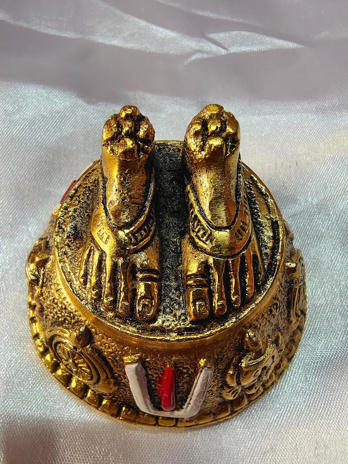 Gold Art India Lord Balaji Charan Paduka 24 kt Gold Matte Finish Vishnu Charan Paduka for Pooja Room/Balaji for car Venkateswara Swamy Feet with Shanku Chakra Namam Best Gifting (Gold Plated 2 Inch)