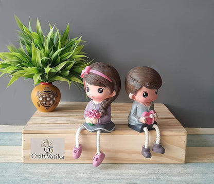 Romantic Love Couple Miniature Statue Showpiece for Gift Husband Wife Girlfriend Boyfriend Girls Boys Home Decor Items