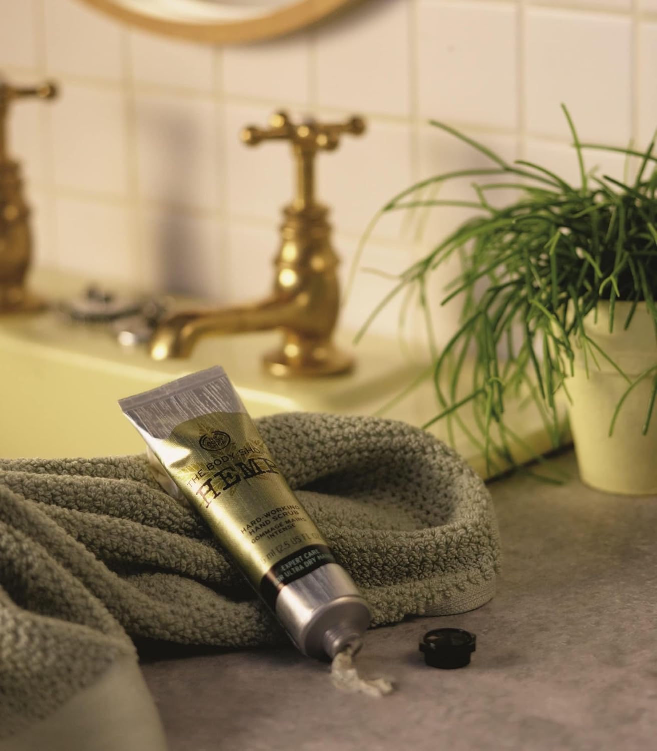 The Body Shop Hemp Hand Protector