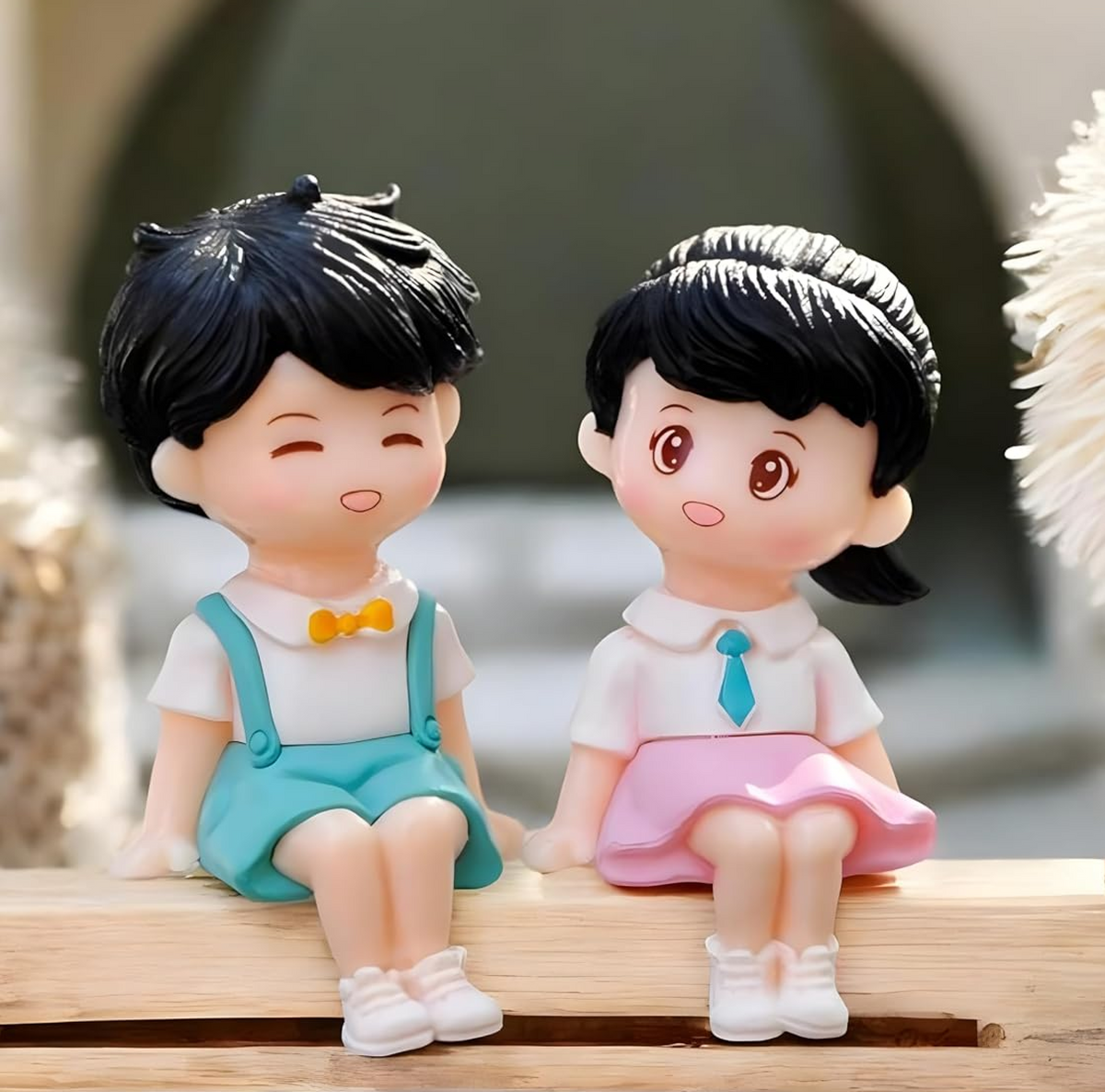 Mini Couples Romantic Gift for Girlfriend Boyfriend Figurines and Valentine Decoration Items Showpiece for Valentines Gift Miniature Set for Living Room Bed Room Decoration