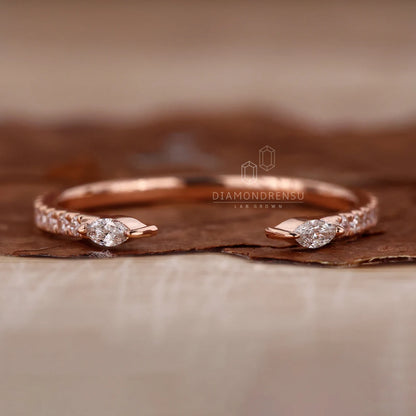 Rose gold ring with diamond accents on a textured surface, featuring the brand 'Diamondrensu'.