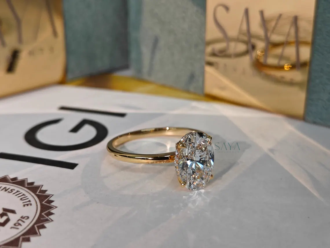 Diamond ring on a surface with 'IGI' and 'Savvy' branding in the background.